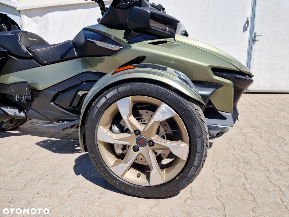 Can-Am Spyder - 34
