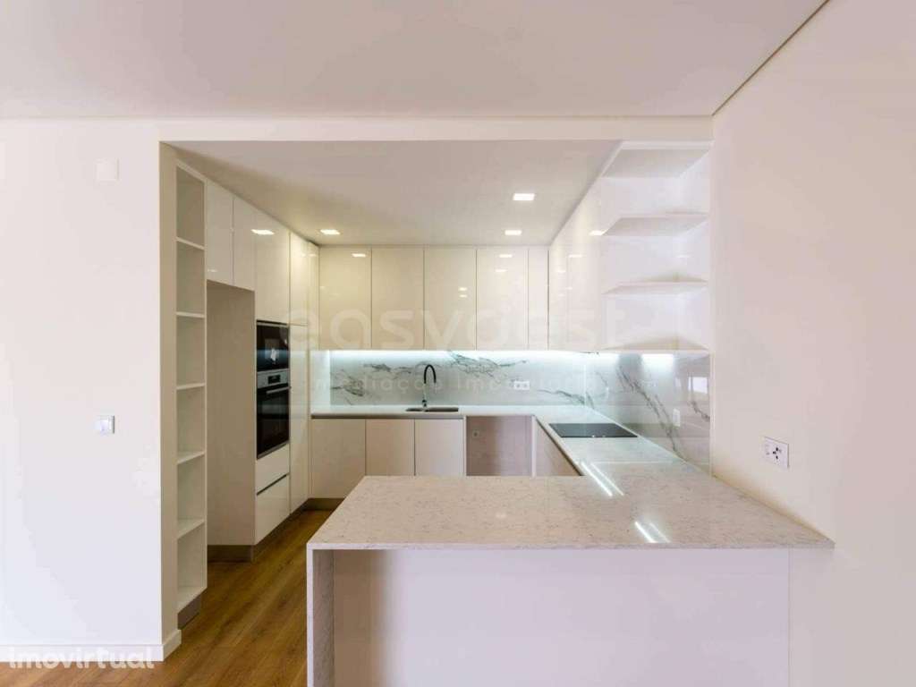 Moradia T4 num condomínio fechado com piscina, no Entroncamento - Grande imagem: 3/13