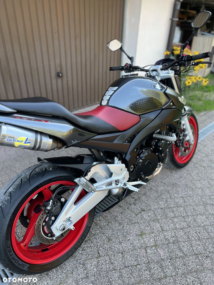 Suzuki GSR - 10