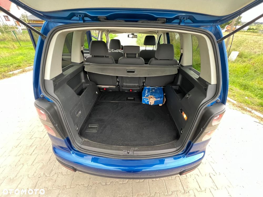 Volkswagen Touran - 33