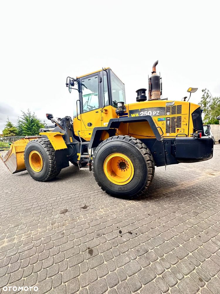 Komatsu WA250PZ - 10