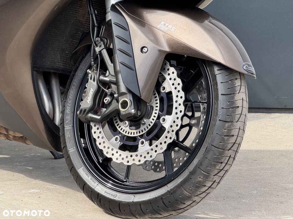 Kawasaki GTR - 4