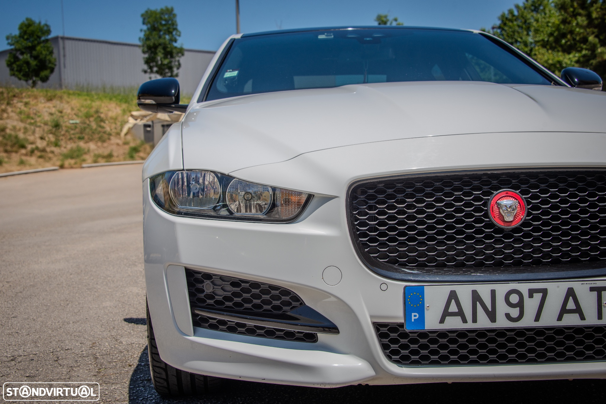 Jaguar XE 2.0 D R-Sport AWD Aut. - 17