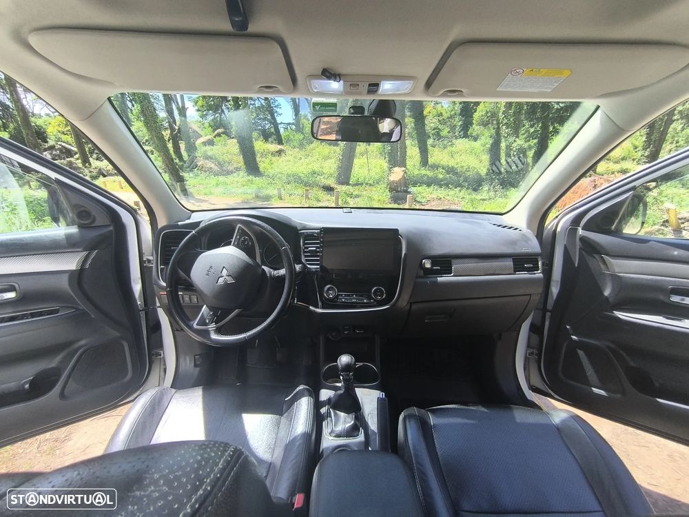Mitsubishi Outlander 2.2 DI-D Instyle Navi - 11
