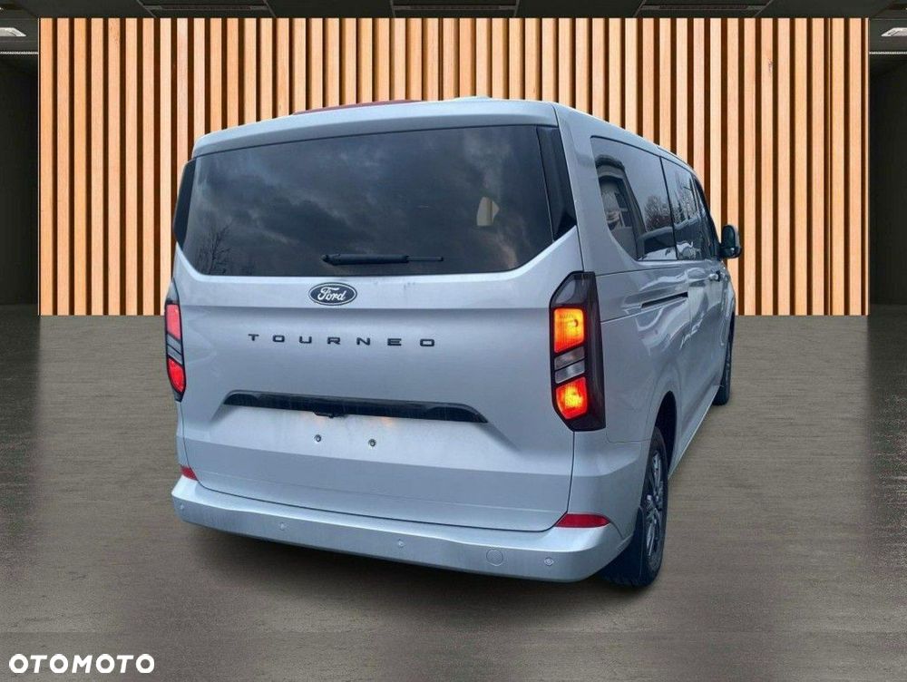 Ford Tourneo Custom - 6