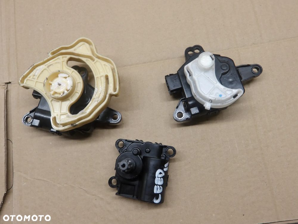 KIA CEED SW II 12-18r. 1.6 CRDI SILNICZEK NAGRZEWNICY D332-ATBAA - 1