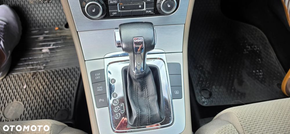 Volkswagen Passat 2.0 TDI Comfortline R-Style DSG - 30