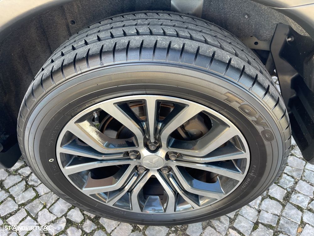 Mitsubishi Outlander 2.2 DI-D Intense+ - 22