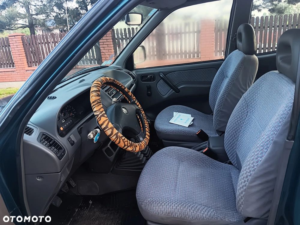 Nissan Terrano 2.4 SR - 19