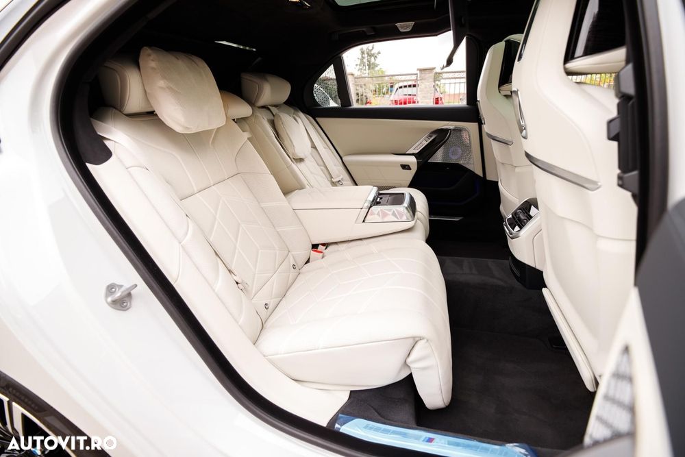 BMW Seria 7 740d xDrive MHEV - 14