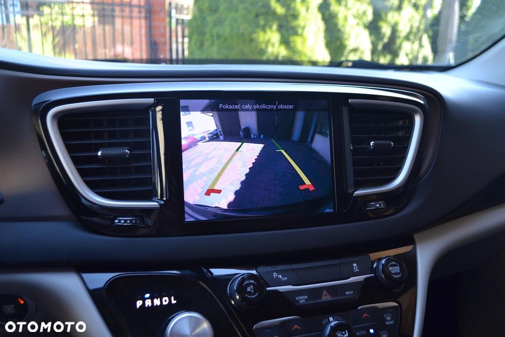 Chrysler Pacifica - 5