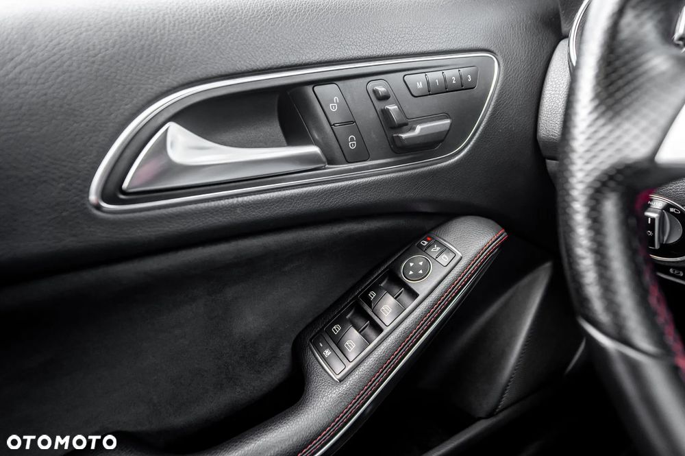 Mercedes-Benz GLA 250 4Matic 7G-DCT AMG Line - 36