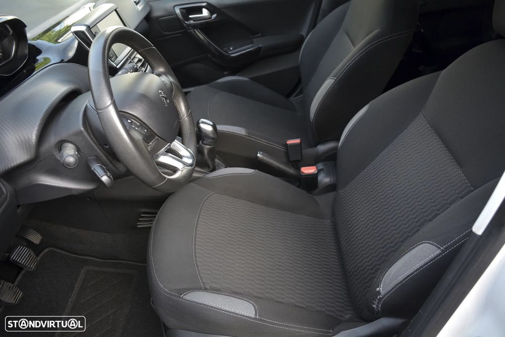 Peugeot 208 1.2 PureTech Style - 4
