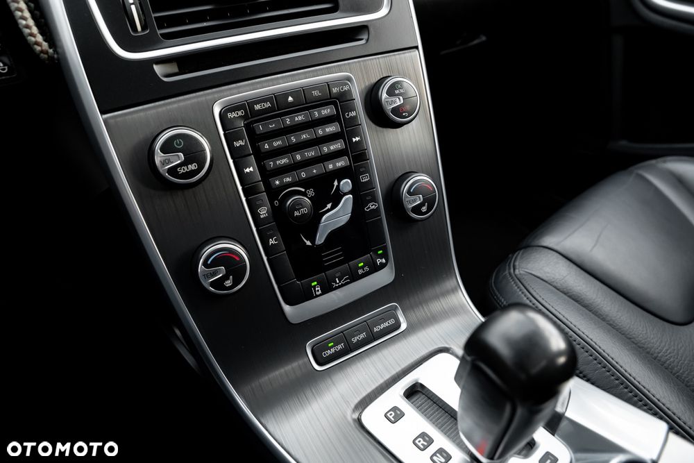 Volvo S60 D5 AWD Geartronic RDesign - 32