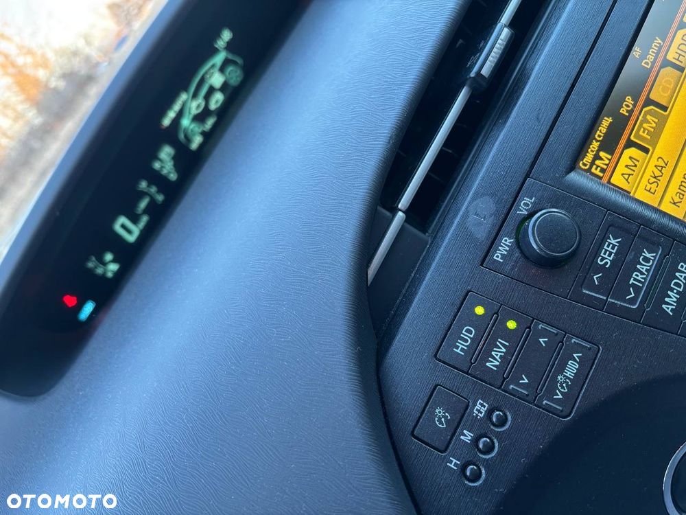 Toyota Prius (Hybrid) - 13