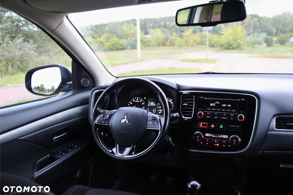 Mitsubishi Outlander 2.0 Intense + 2WD - 23