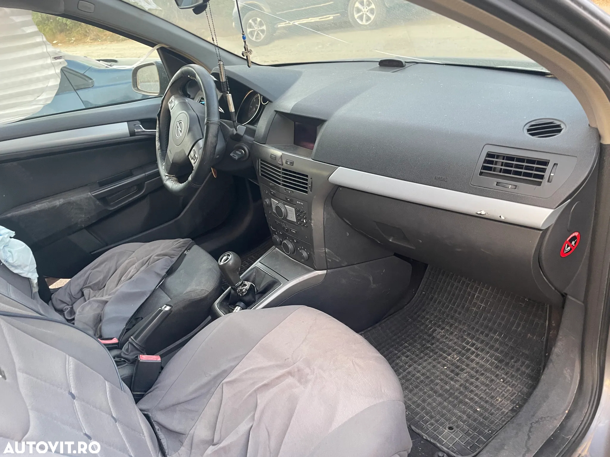 Dezmembram Opel Astra H break z17dth - 4