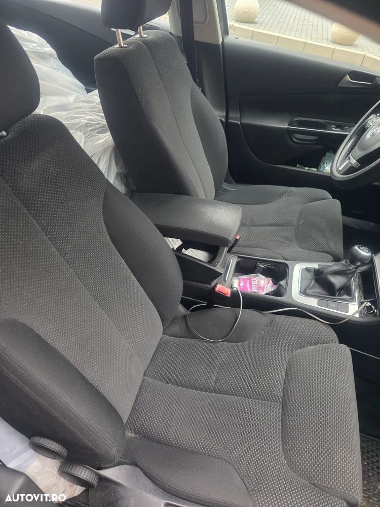 Volkswagen Passat Variant 1.6 TDI DPF BlueMotion Technology Highline - 17