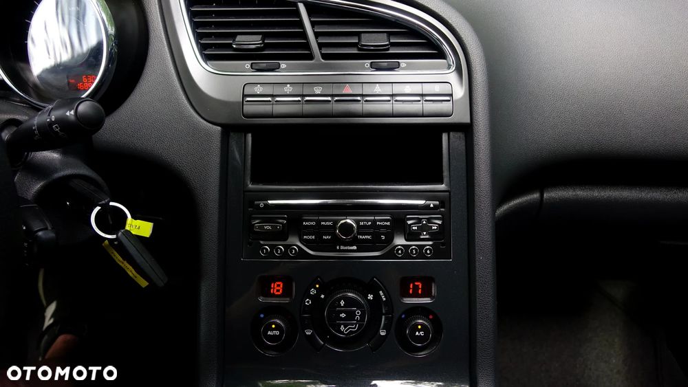 Peugeot 5008 1.6 THP Premium - 20