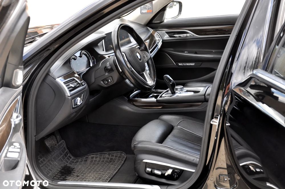 BMW Seria 7 750Ld xDrive - 28