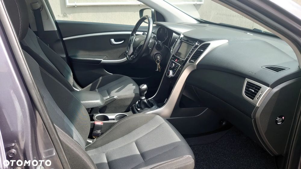 Hyundai i30 blue Kombi 1.6 GDi Passion - 25