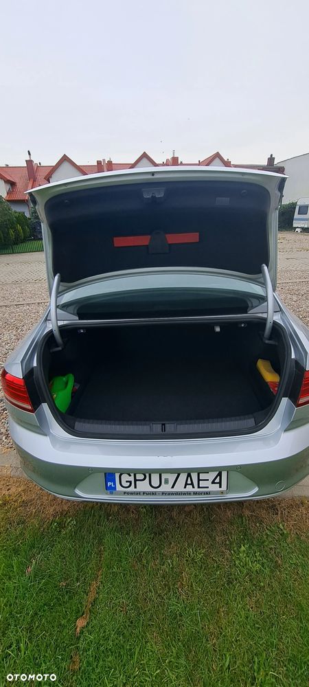 Volkswagen Passat - 4