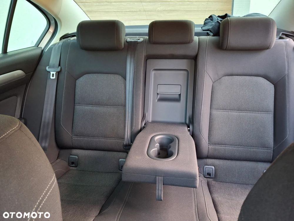 Volkswagen Passat 2.0 TDI (BlueMotion Technology) Trendline - 15