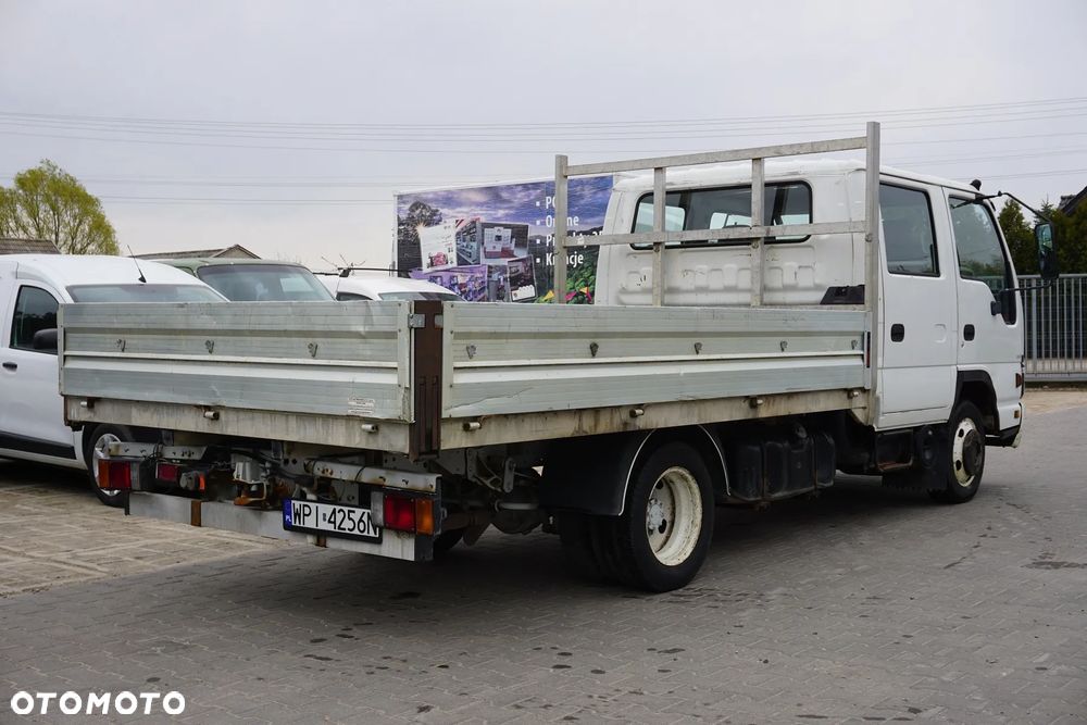 Isuzu NPR - 4