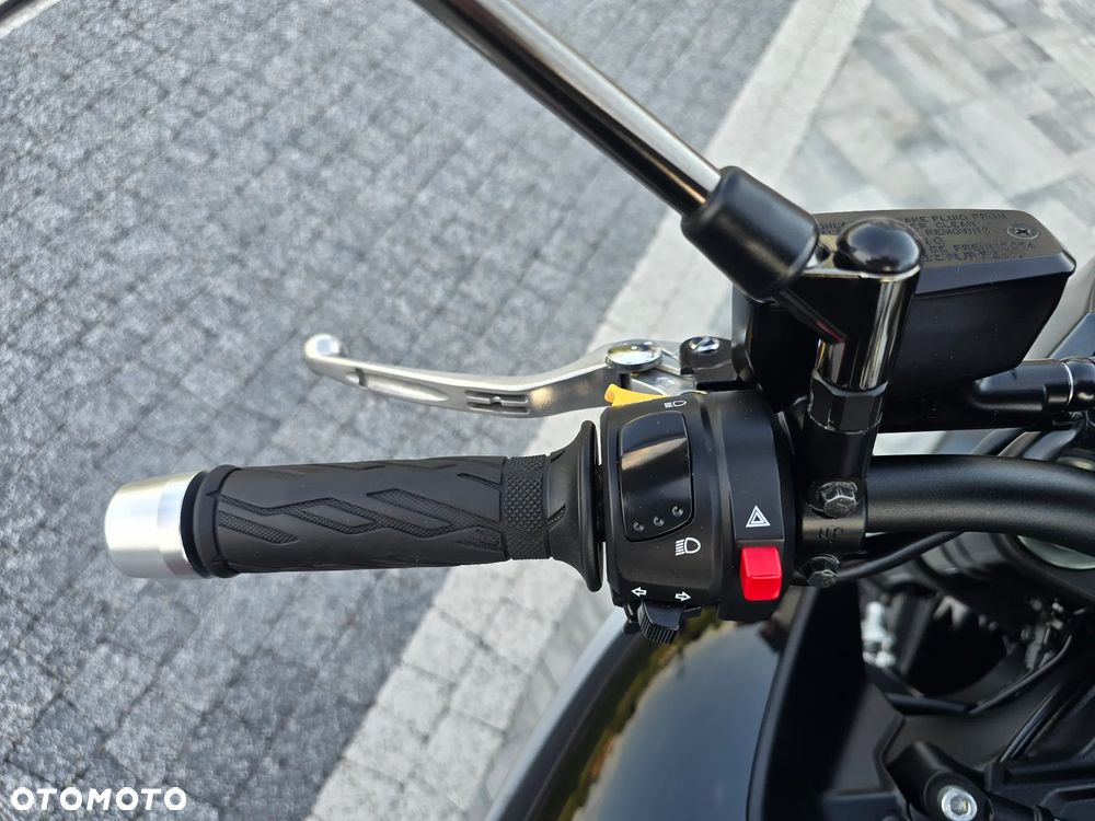 Suzuki GSX - 24