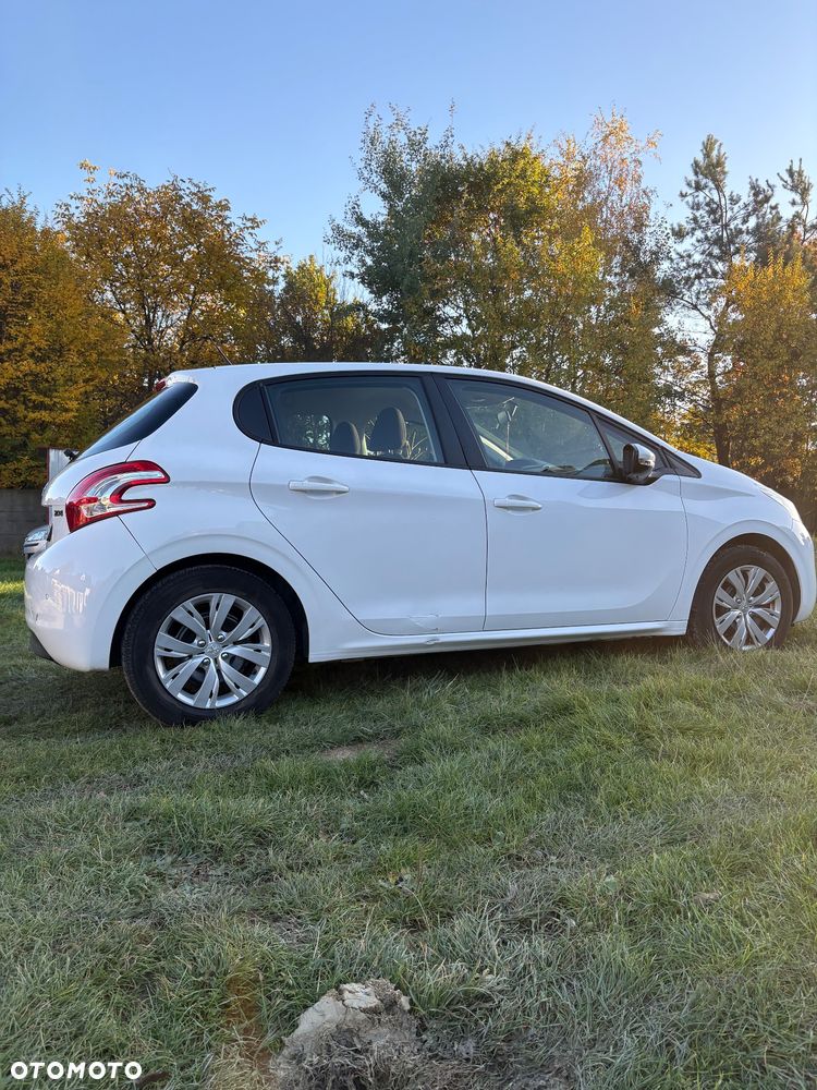 Peugeot 208 2013 photo 4