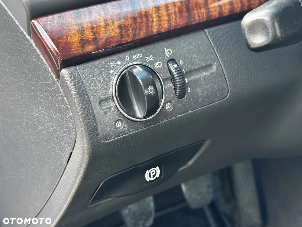 Mercedes-Benz Klasa E 240 Classic - 25