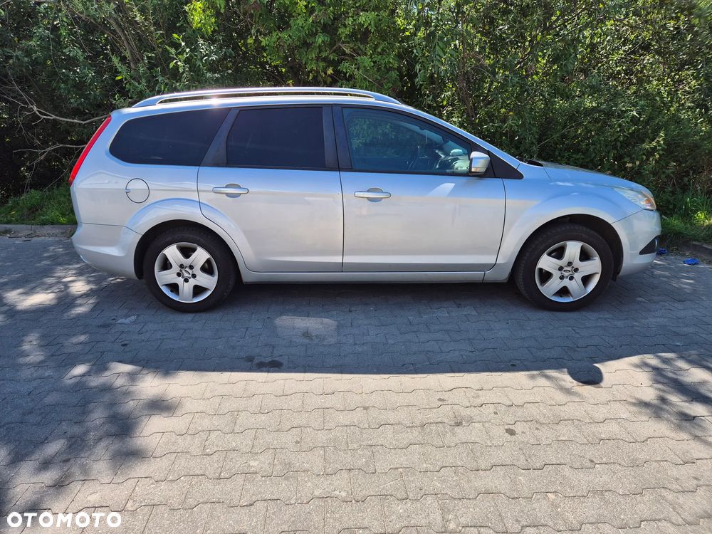 Ford Focus 1.6 Ambiente - 2