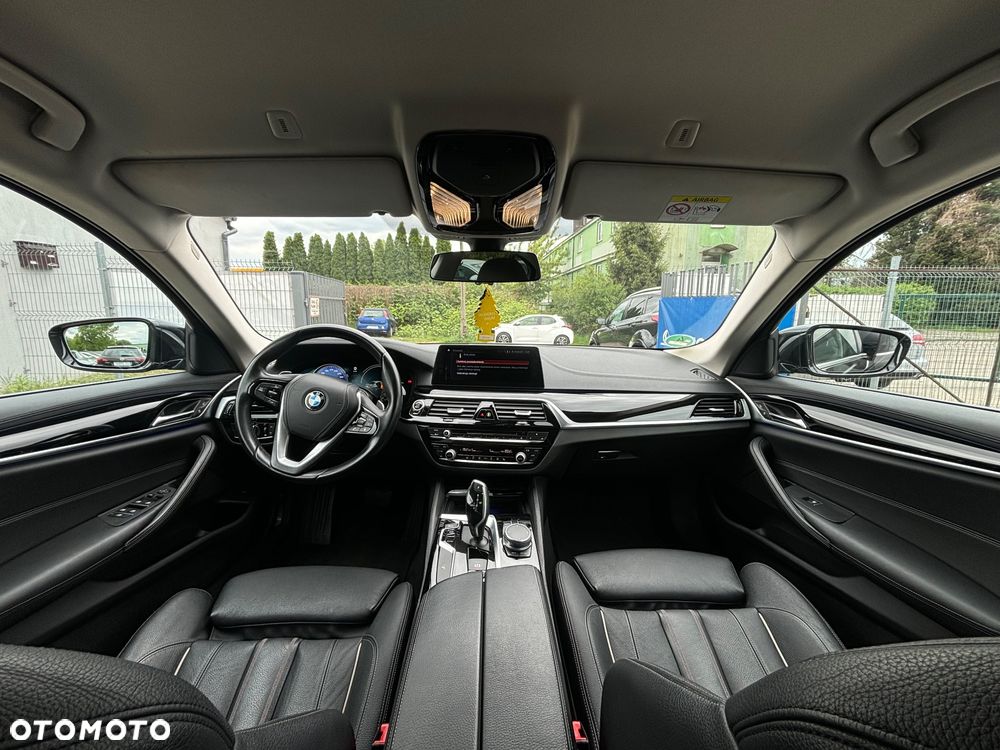 BMW Seria 5 520d xDrive Luxury Line sport - 9
