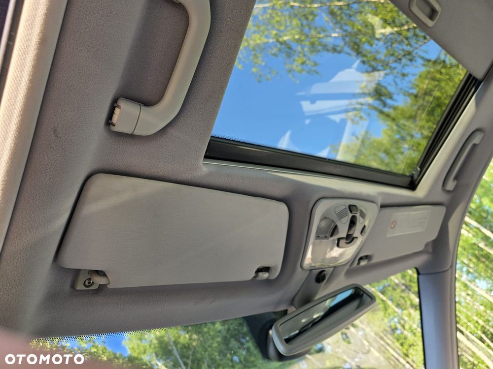 Mercedes-Benz Klasa C 320 4Matic Avantgarde Sport Edition - 34