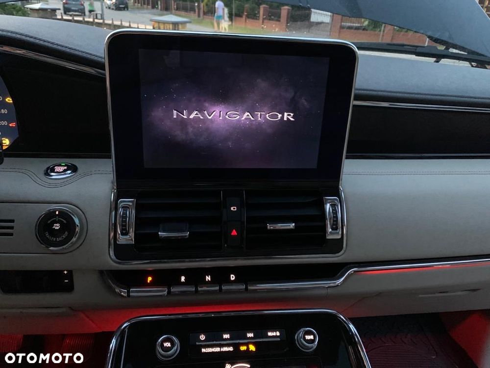 Lincoln Navigator - 12