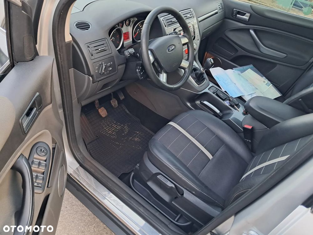 Ford Kuga 2.0 TDCi 2x4 Champions Edition - 6