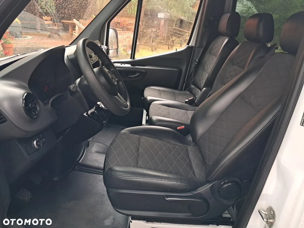Mercedes-Benz Sprinter 907.221 - 18