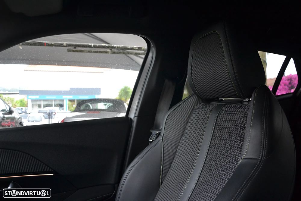 Peugeot 2008 1.2 PureTech GT EAT8 - 19