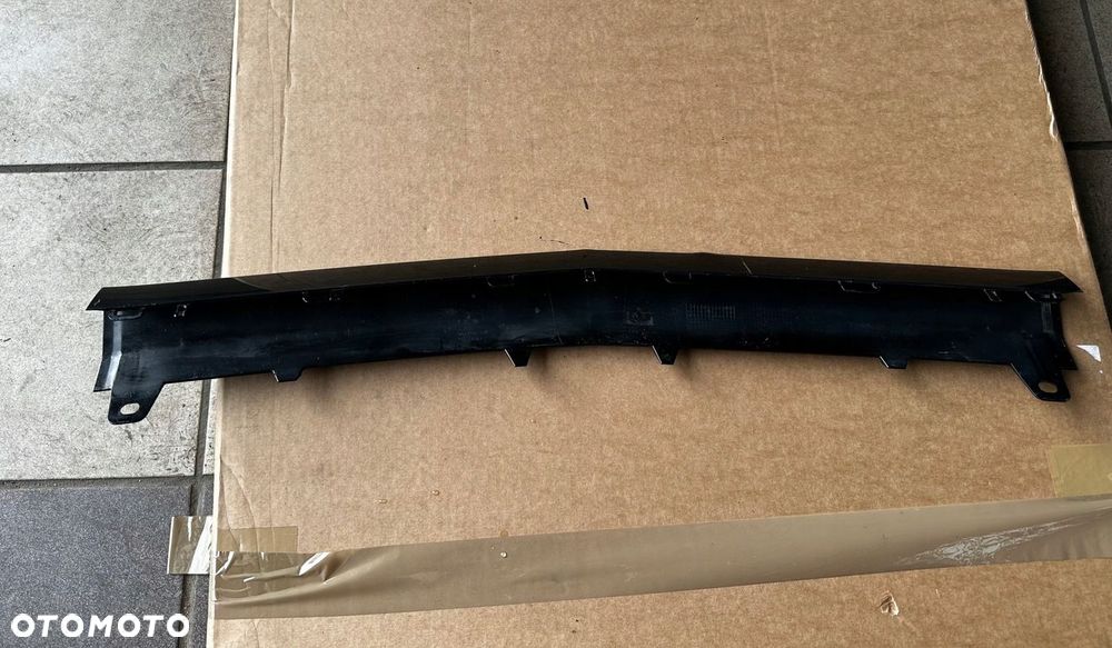 MERCEDES 205 C-KLASA AMG ŚRODKOWA LISTWA ZDERZAKA A2058851574 - 6