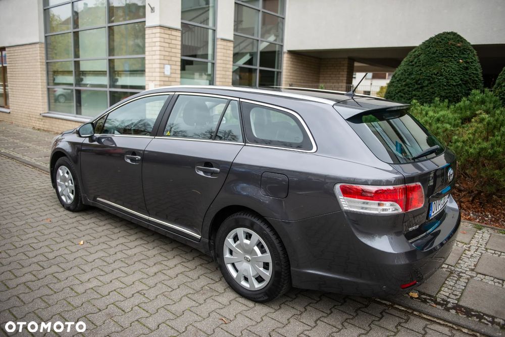 Toyota Avensis 1.8 Premium - 4