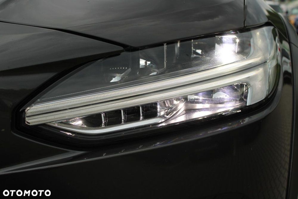 Volvo V90 Cross Country - 8