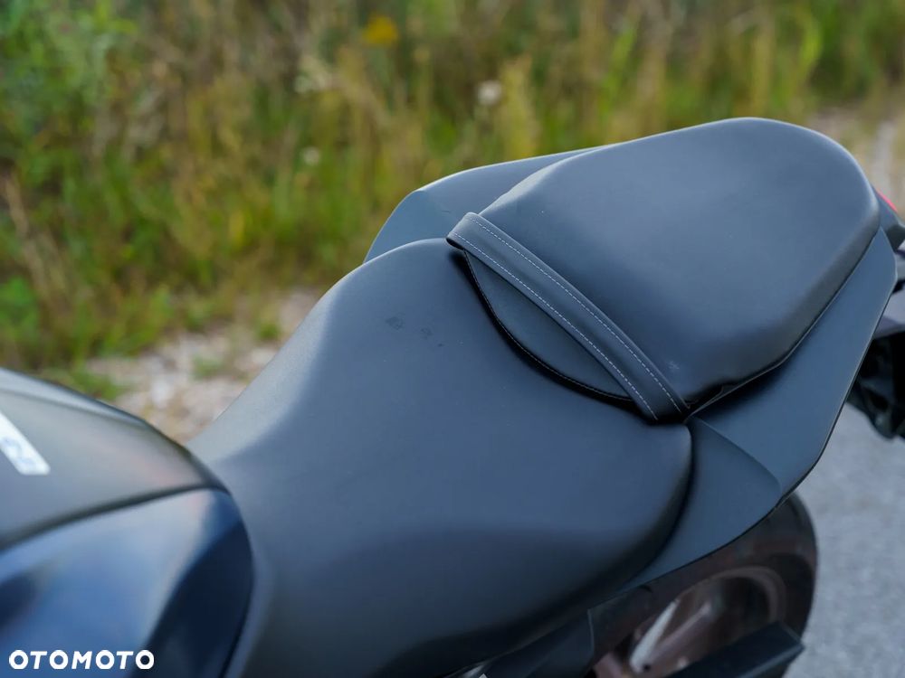 Honda CB - 12