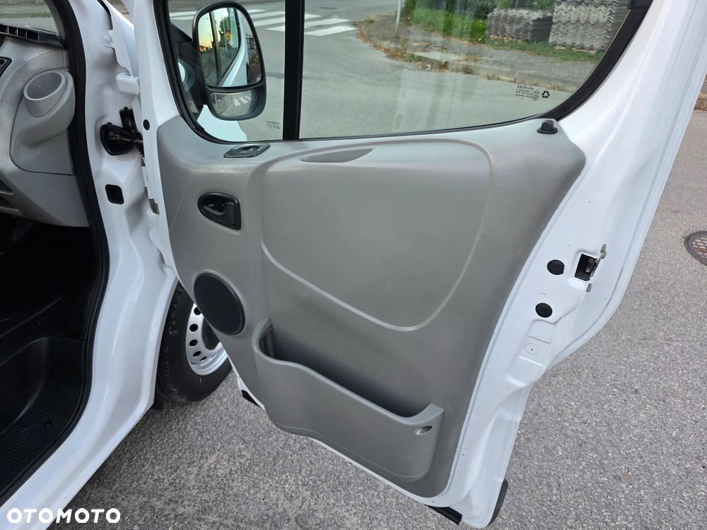 Renault Trafic - 16