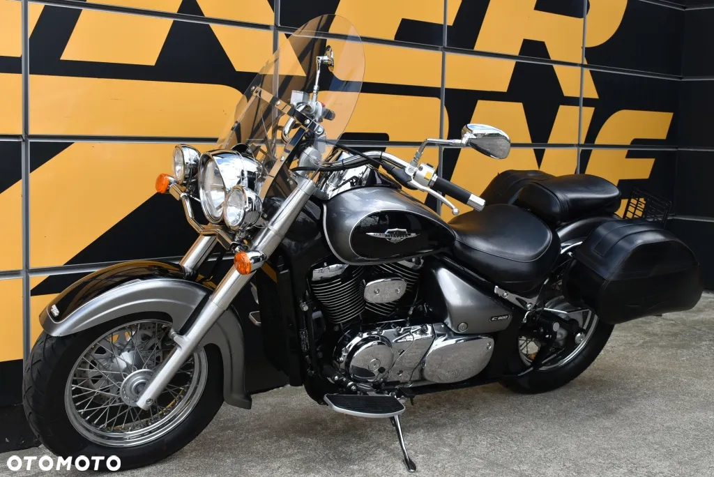Suzuki Intruder - 6