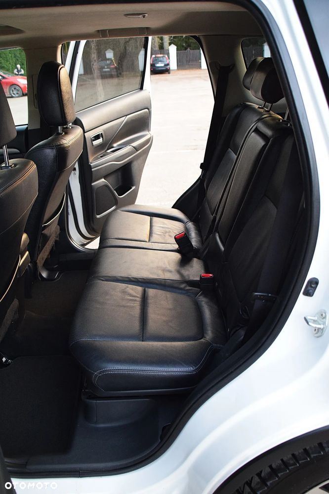Mitsubishi Outlander 2.2 DI-D 4WD Automatik Diamant Edition+ - 20