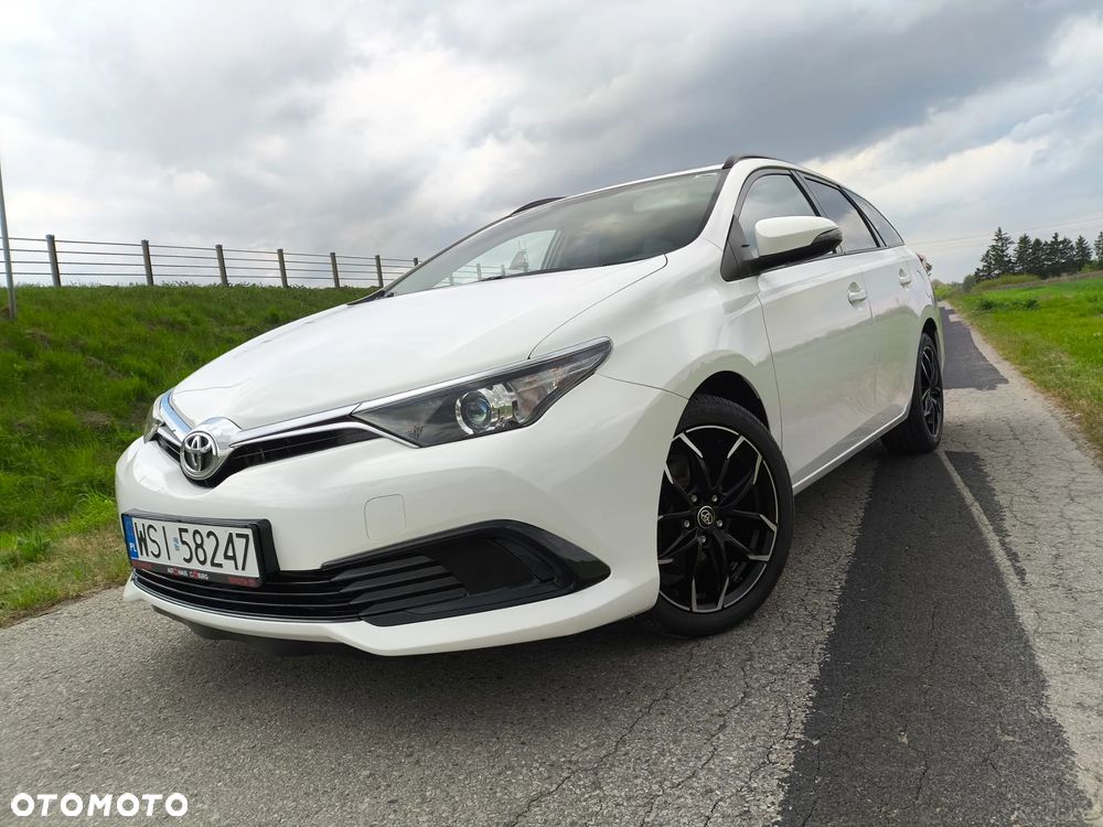 Toyota Auris 1.33 Dual-VVT-i Cool - 1