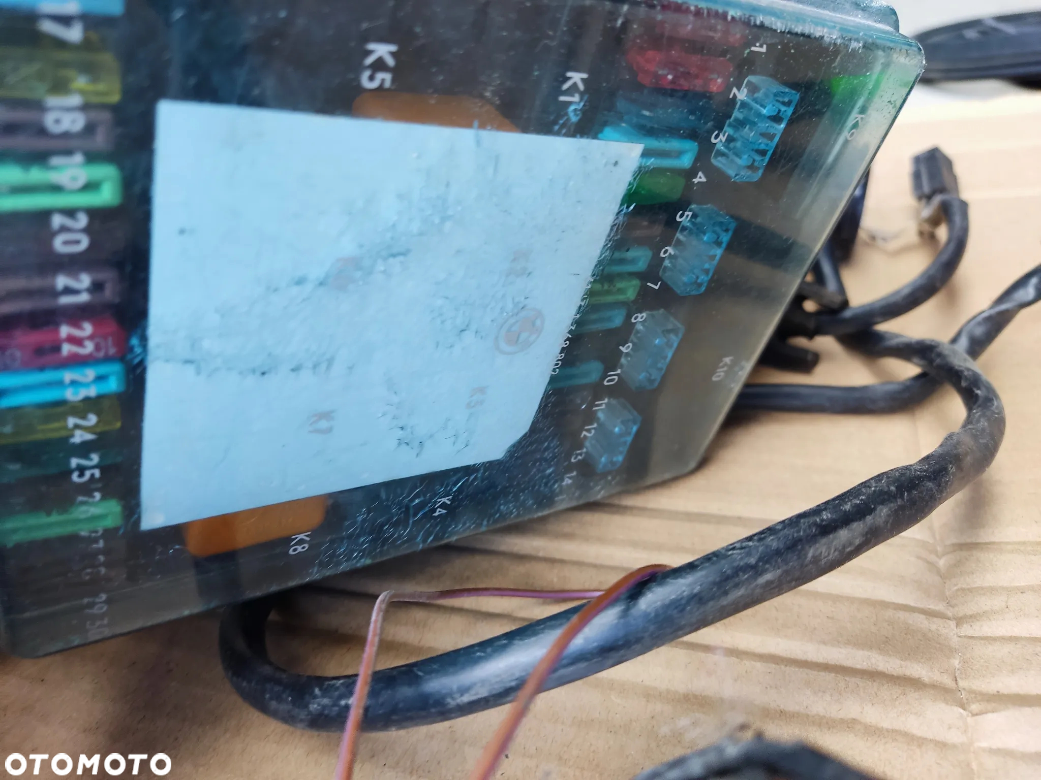 BMW E30 WIĄZKA SKRZYNKA BEZPIECZNIKÓW 1370761 - 4