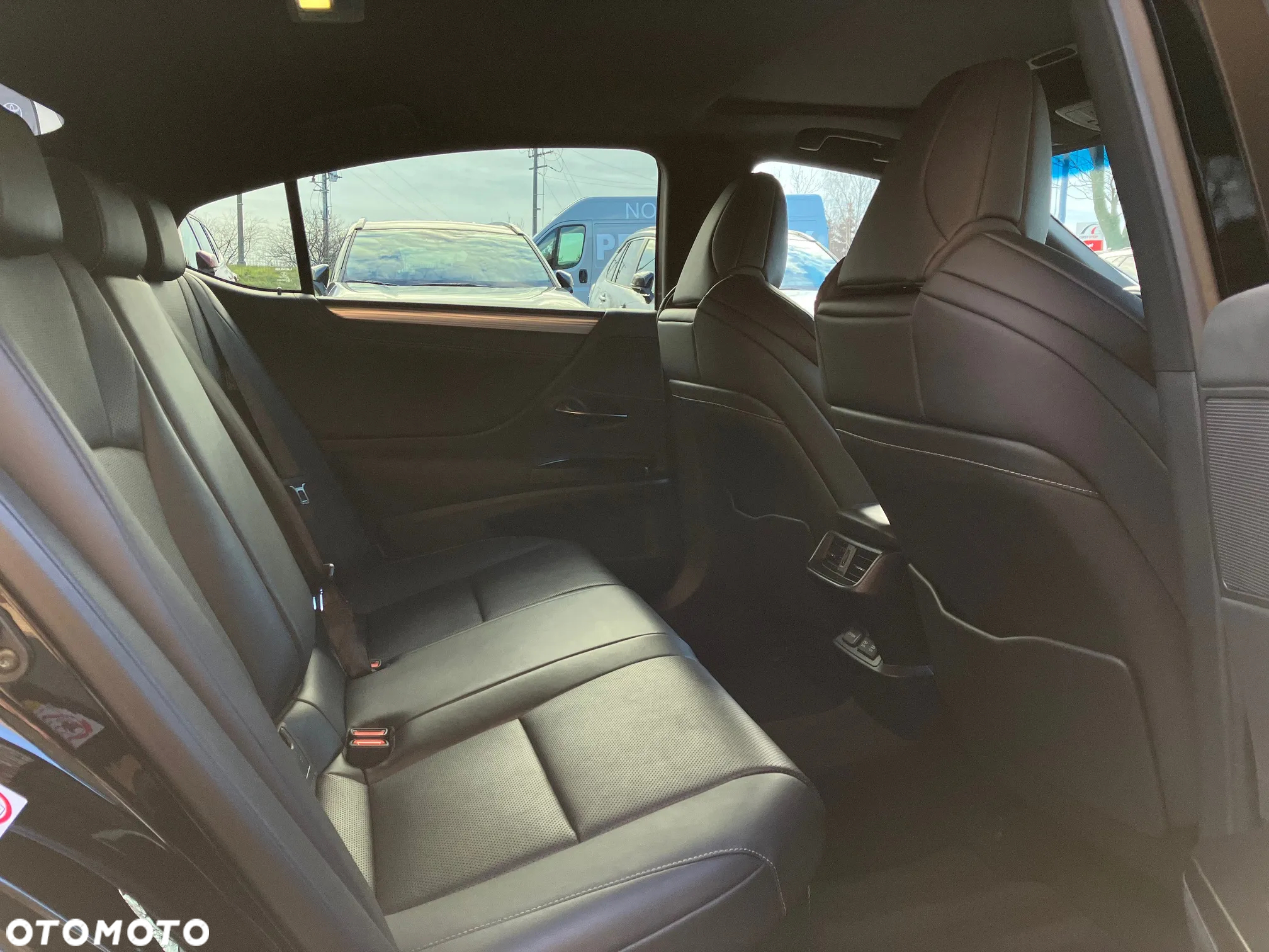 Lexus ES 300h F Sport - 19