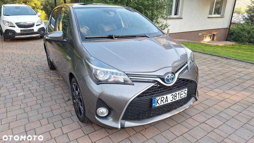 Toyota Yaris Hybrid 100 Premium - 1