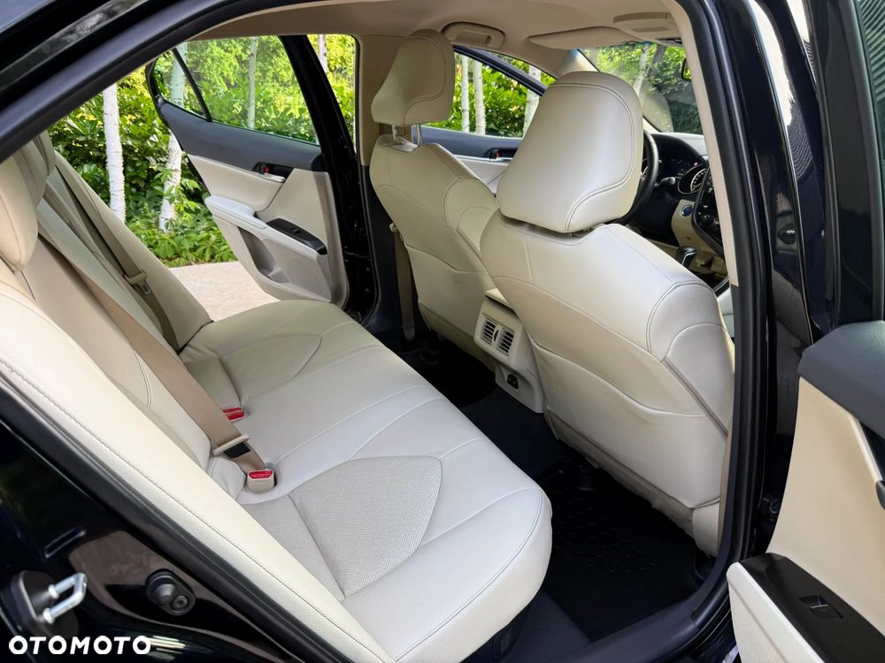 Toyota Camry 2.5 Hybrid Executive CVT - 18